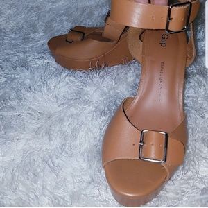 Tan leather Gap Wedges